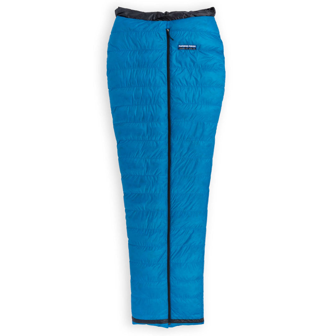 Fully zipped Feathered Friends Flicker UL Wide ultralight down quilt sleeping bag in Cerulean Blue