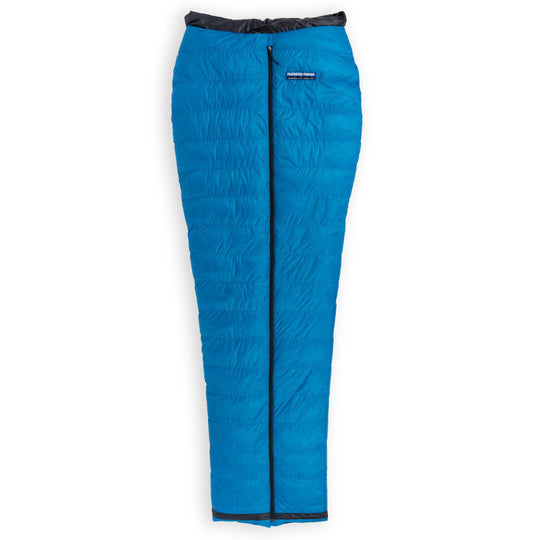 Fully zipped Feathered Friends Flicker UL Wide ultralight down quilt sleeping bag in Cerulean Blue