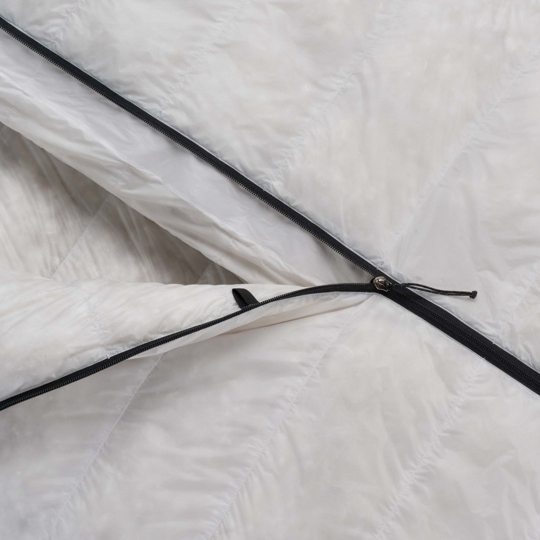 Feathered Friends Flicker UL Ultralight Quilt Sleeping bag zipper detail of Undyed Pertex Quantum Pro