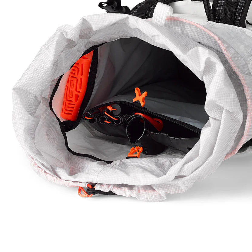 Crux 40 Pack – Feathered Friends